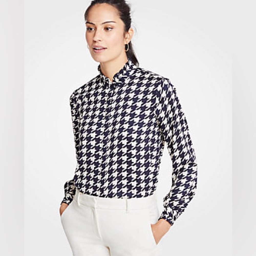 NWT Ann Taylor Navy + Tan Houndstooth Ruffle Neck Blouse, Size Medium